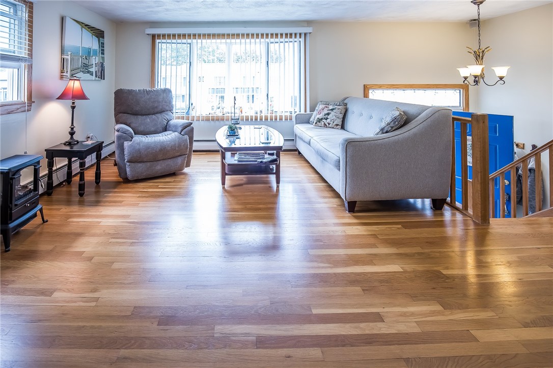 41 Kingswood Road Bristol, RI 02809 - Photo 5 of 36 Gallery Image 5