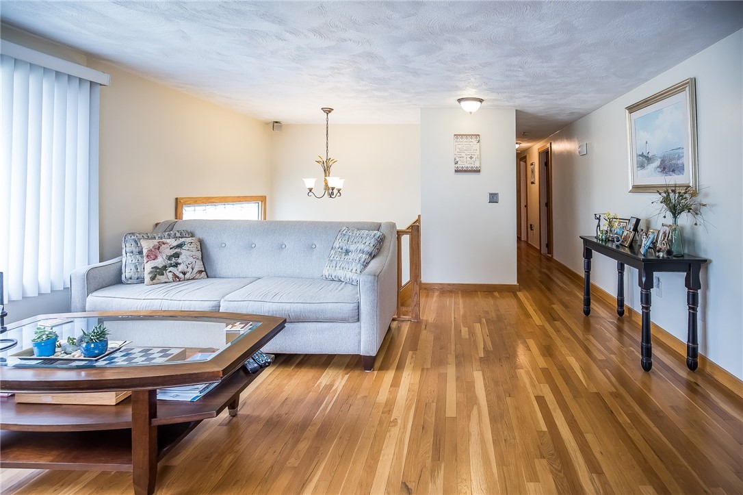 41 Kingswood Road Bristol, RI 02809 - Photo 6 of 36 Gallery Image 6