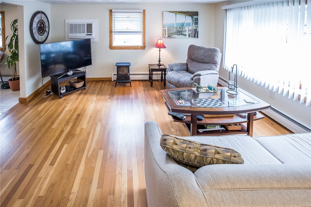 41 Kingswood Road Bristol, RI 02809 - Photo 7 of 36 Gallery Image 7