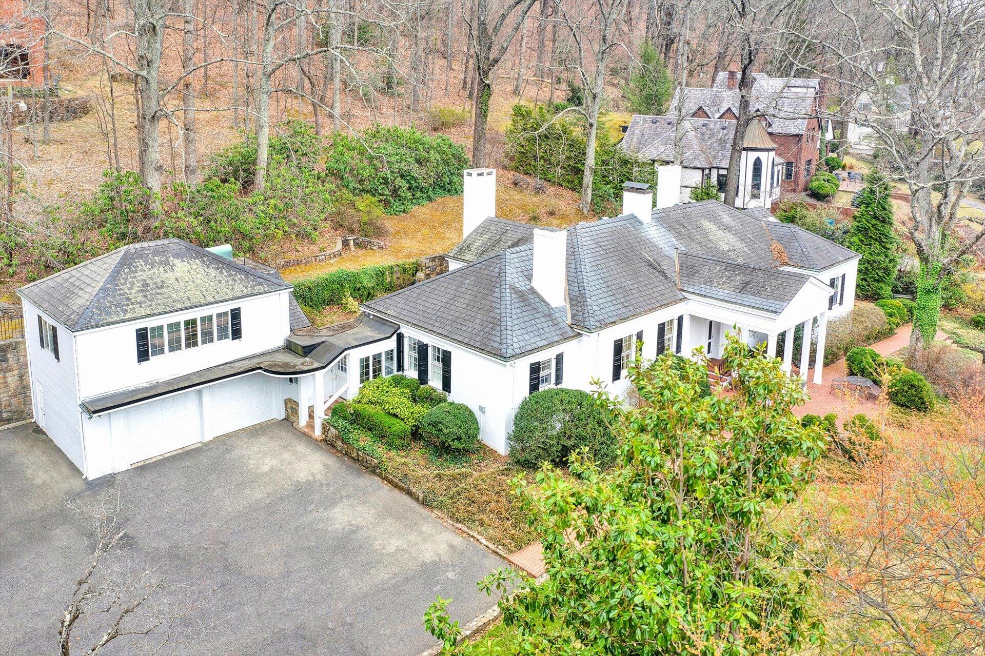 2402 Woodcliff Road Southeast Roanoke, VA 24014 - Photo 2 of 52 02-e48c84e28291d8e8a074bbc636185cb63dccd