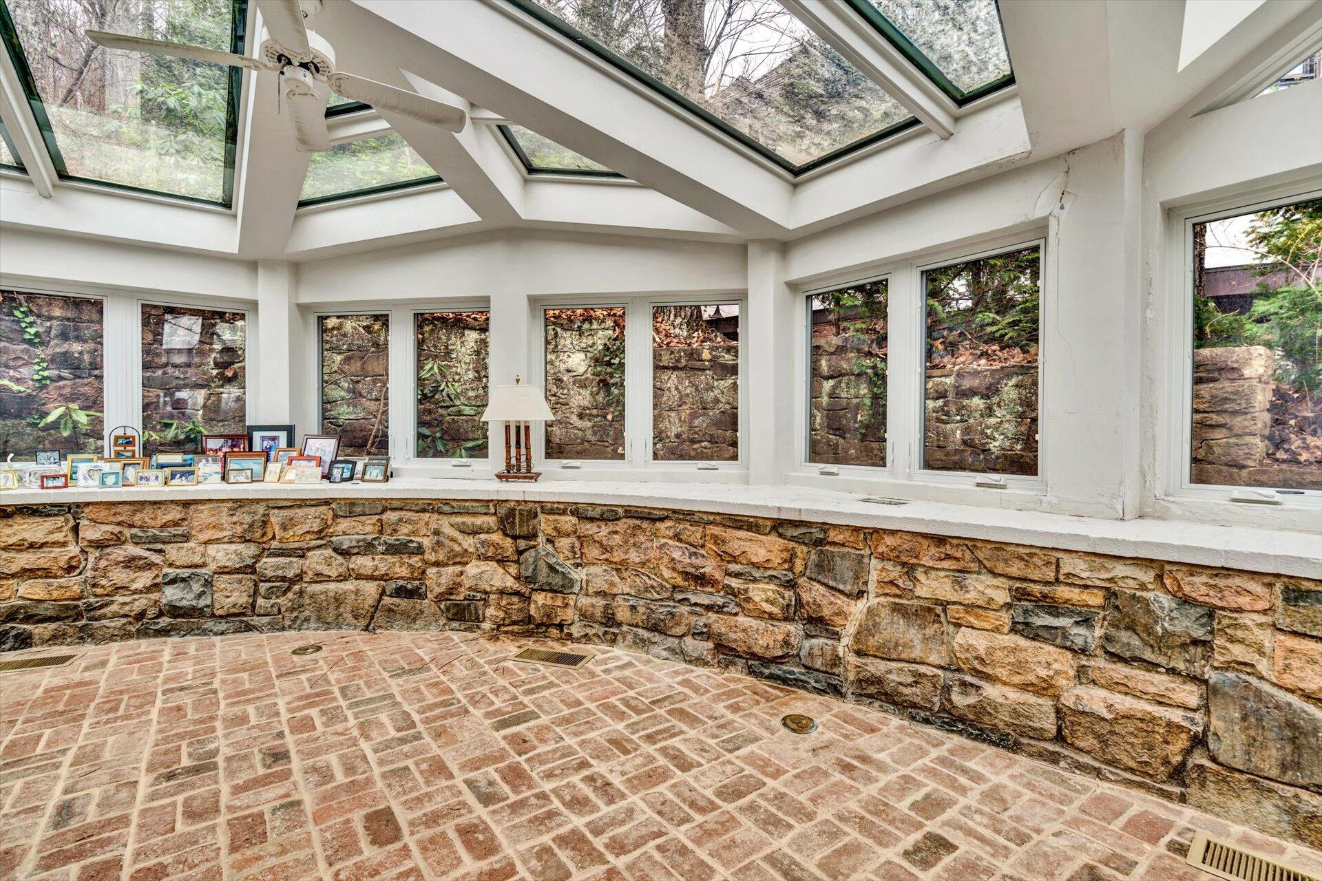 2402 Woodcliff Road Southeast Roanoke, VA 24014 - Photo 27 of 52 25-030720220086