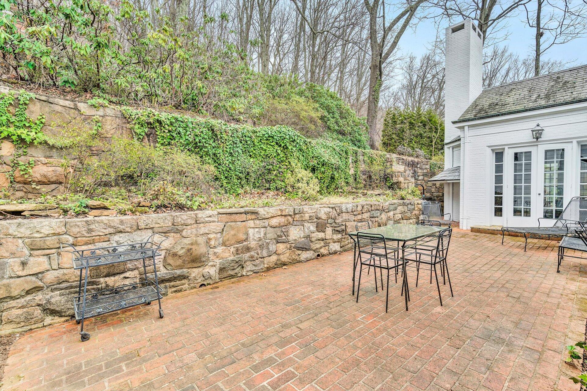 2402 Woodcliff Road Southeast Roanoke, VA 24014 - Photo 40 of 52 41-030720220106