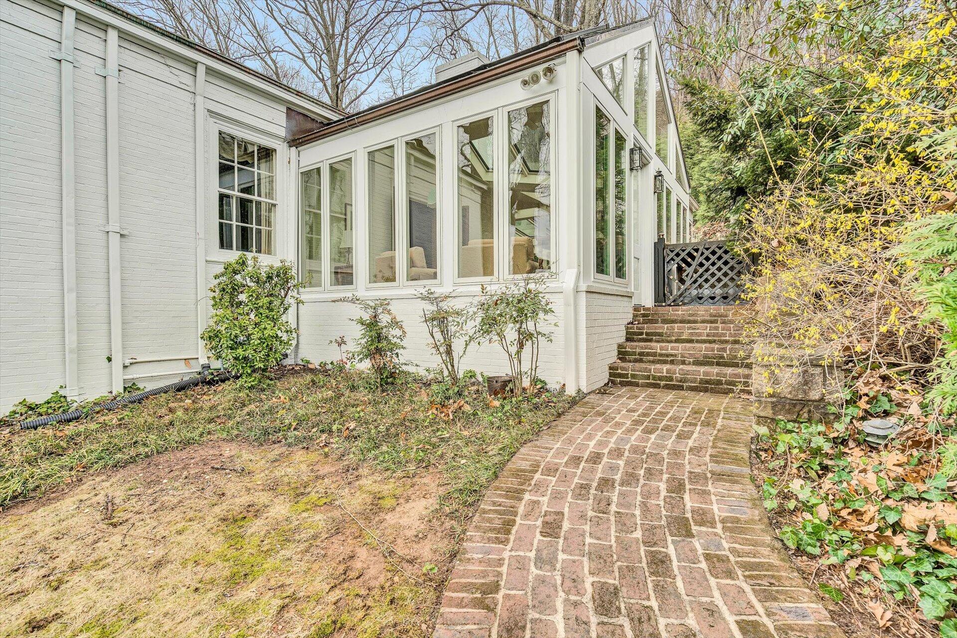 2402 Woodcliff Road Southeast Roanoke, VA 24014 - Photo 43 of 52 44-030720220112