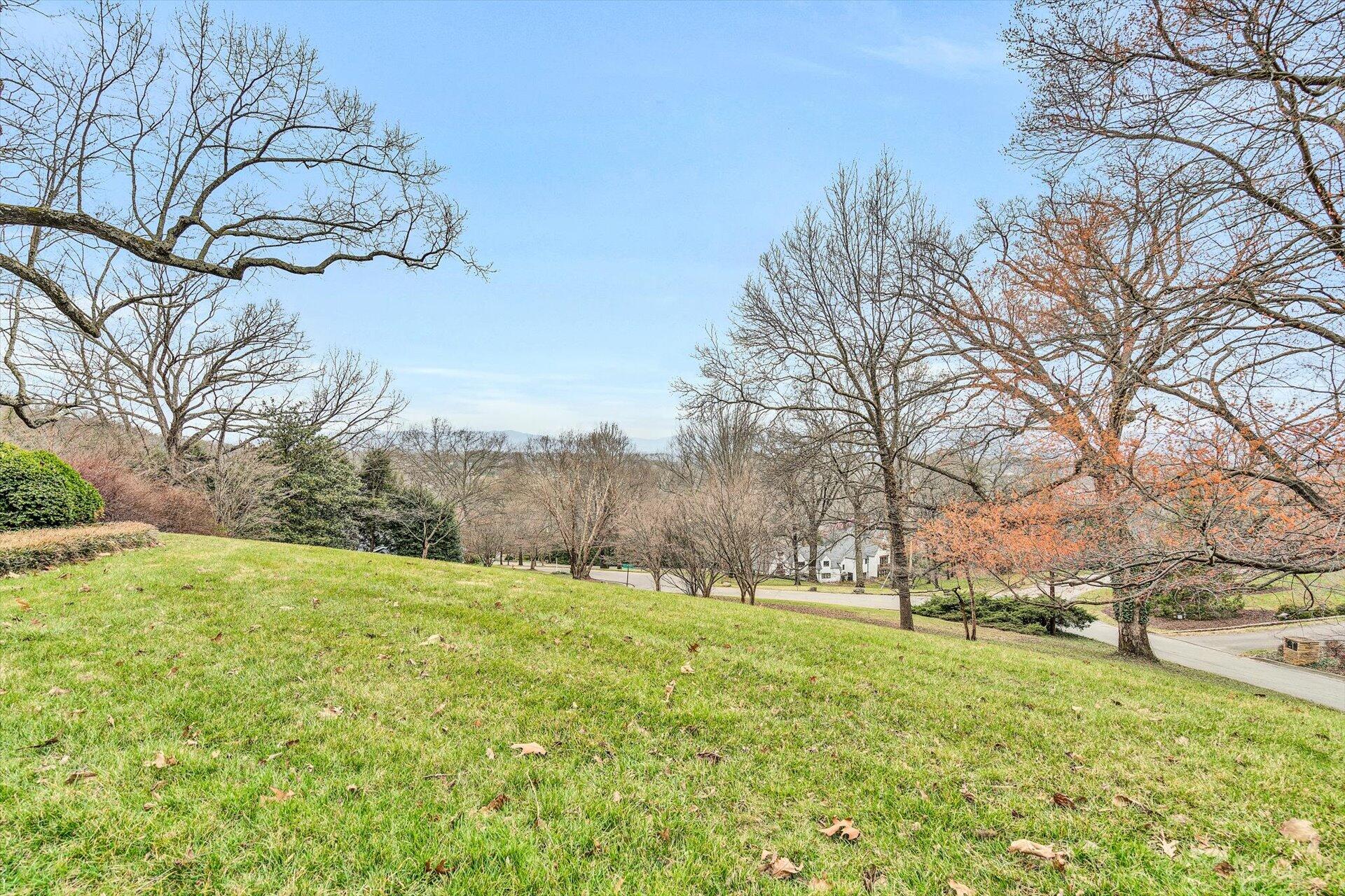 2402 Woodcliff Road Southeast Roanoke, VA 24014 - Photo 46 of 52 47-030720220119