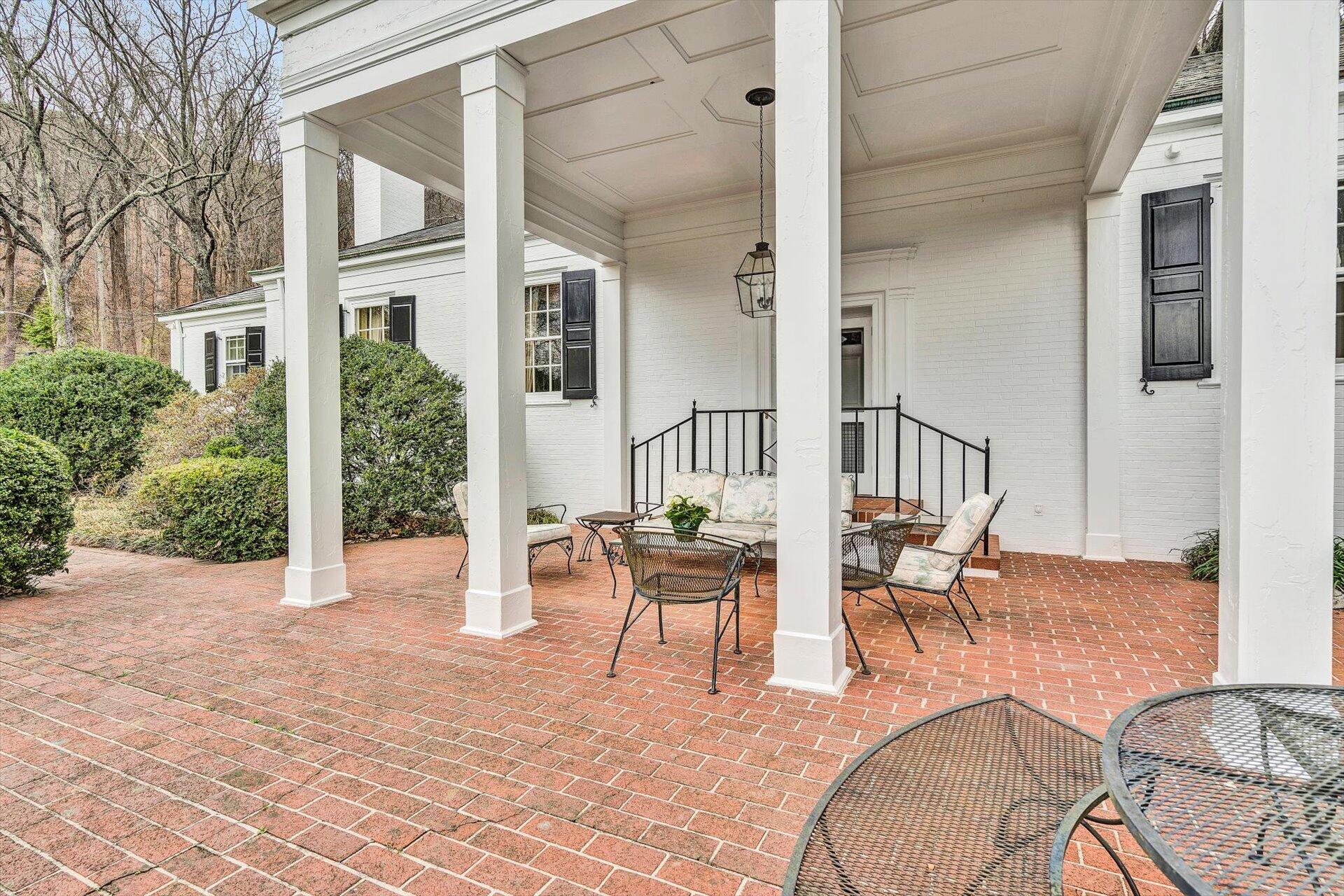 2402 Woodcliff Road Southeast Roanoke, VA 24014 - Photo 5 of 52 04-030720220109