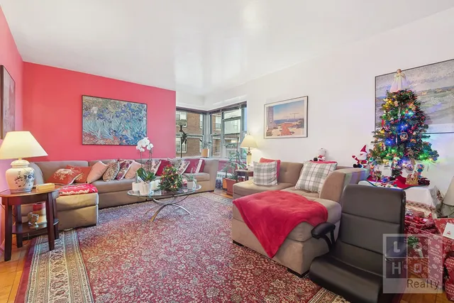 $1,100,000 | 570 Grand Street, Unit H1405 | Lower East Side