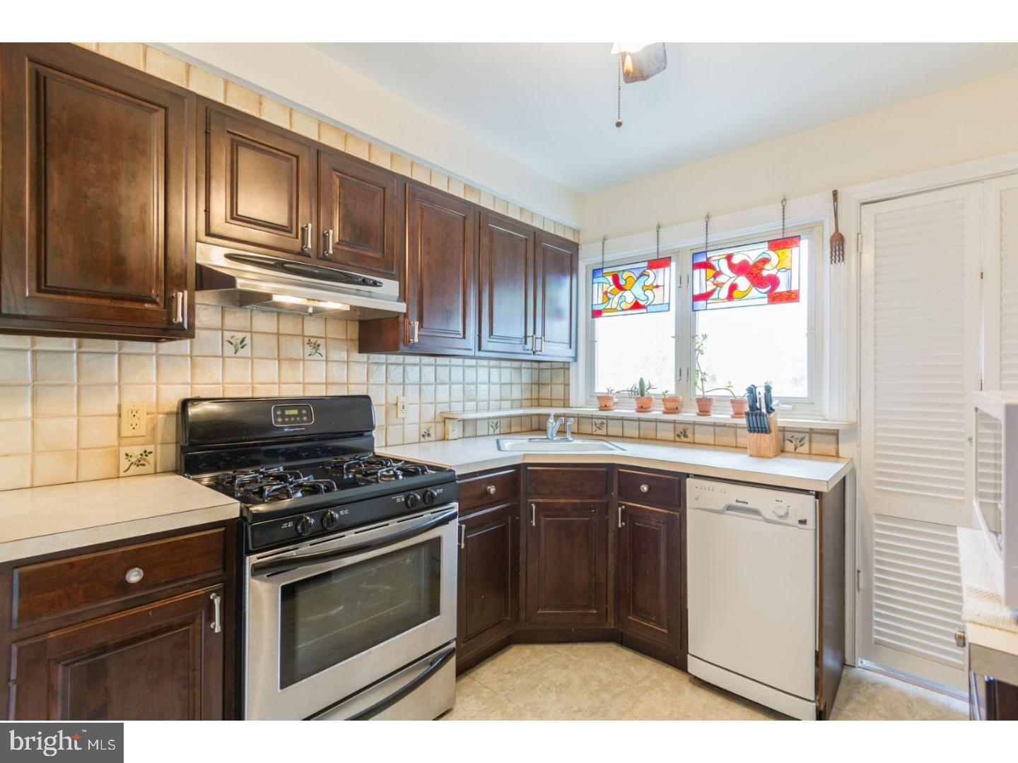 412 Red Leaf Road Wynnewood, PA 19096 - Photo 6 of 18 Kitchen