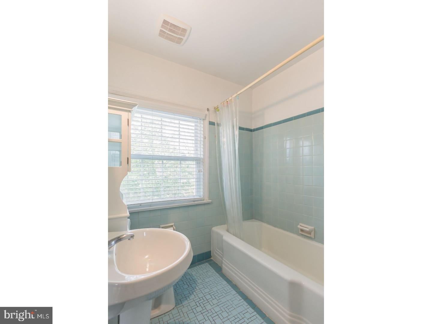 412 Red Leaf Road Wynnewood, PA 19096 - Photo 9 of 18