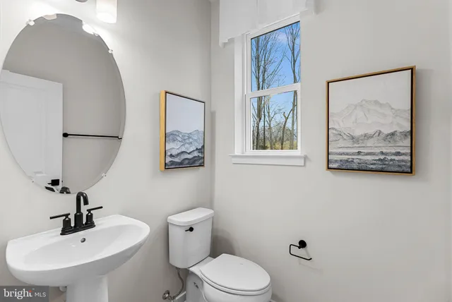 a view of livingroom with furniture and windows