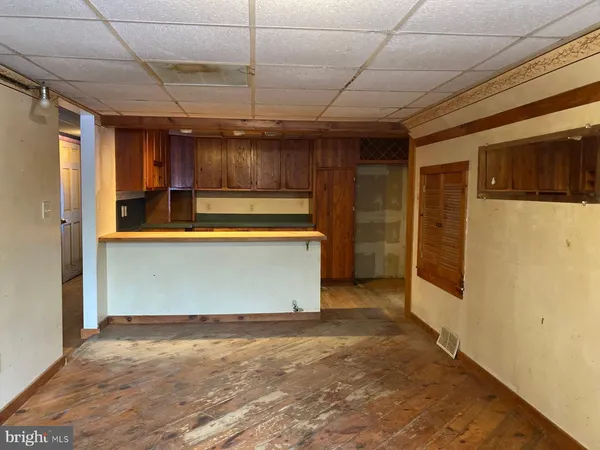 a view of a storage & utility room