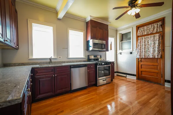 $2,250 | 3927 Kirk Street, Unit 2, Skokie, IL 60076