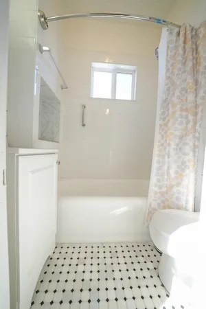 $2,250 | 3927 Kirk Street, Unit 2, Skokie, IL 60076
