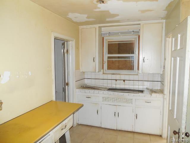 17597 Annchester Road Detroit, MI 48219 - Photo 6 of 13 DSCN3372.jpg