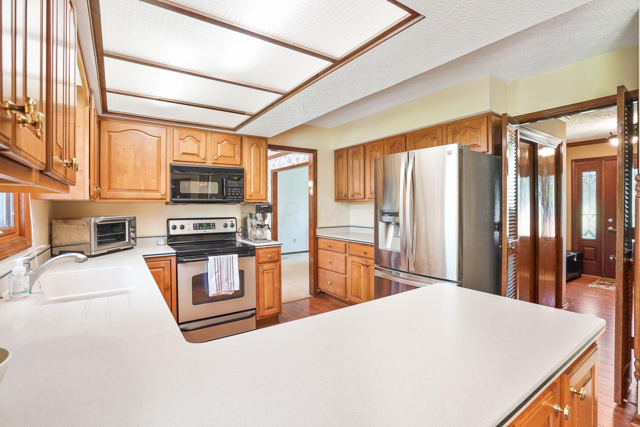 1180 Chatham Ridge Road Westerville, OH 43081 - Photo 19 of 69 Large kitchen with lots of cabinet space