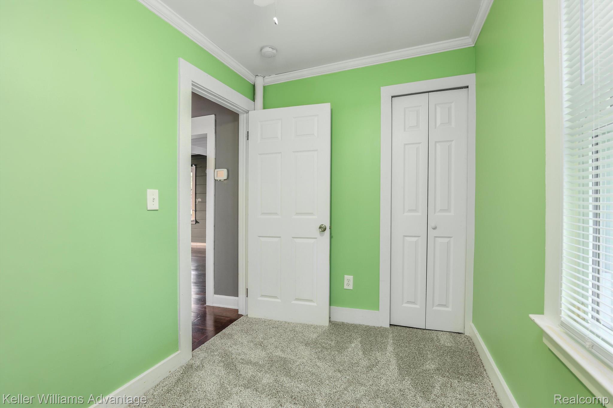 1832 Manse Road Waterford, MI 48328 - Photo 15 of 30 Bedroom 1 with newer carpet