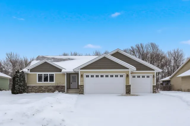 $450,000 | 225 Pinehurst Drive, Mankato, MN 56001