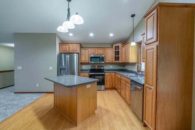 $450,000 | 225 Pinehurst Drive, Mankato, MN 56001