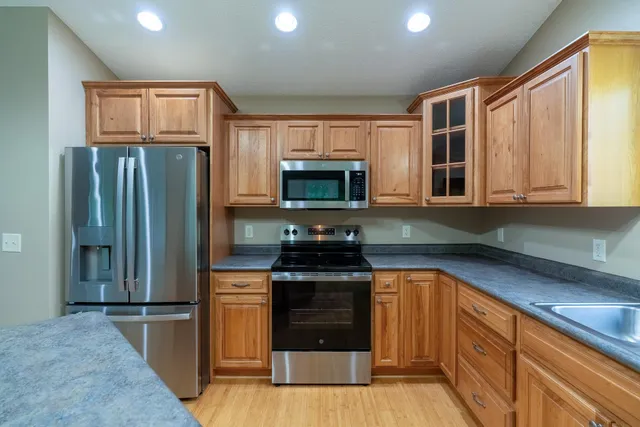 $450,000 | 225 Pinehurst Drive, Mankato, MN 56001