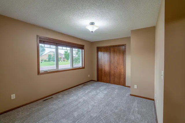 $450,000 | 225 Pinehurst Drive, Mankato, MN 56001