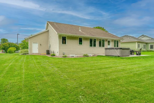 $450,000 | 225 Pinehurst Drive, Mankato, MN 56001