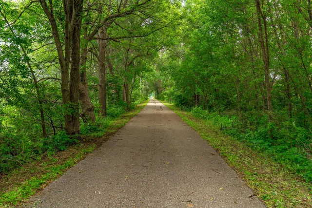 $450,000 | 225 Pinehurst Drive, Mankato, MN 56001