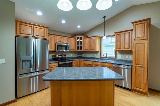 $450,000 | 225 Pinehurst Drive, Mankato, MN 56001