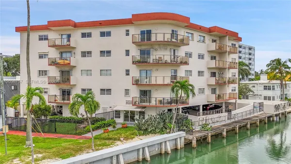 $2,600 | 7150 Indian Creek Drive, Unit 402, Miami Beach, FL 33141