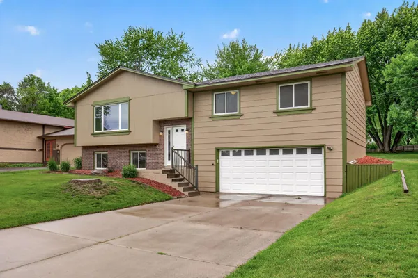 $425,000 | 17918 Weaver Lake Drive, Maple Grove, MN 55311