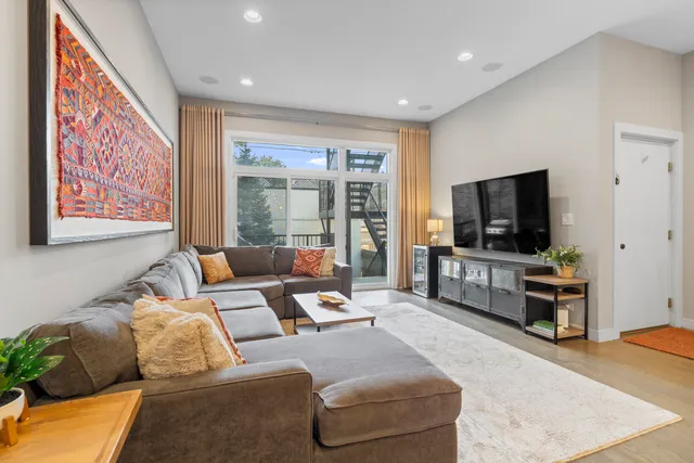 $899,000 | 878 North Marshfield Avenue, Unit 1, Chicago, IL 60622