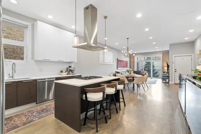 $899,000 | 878 North Marshfield Avenue, Unit 1, Chicago, IL 60622