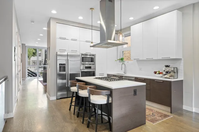 $899,000 | 878 North Marshfield Avenue, Unit 1, Chicago, IL 60622