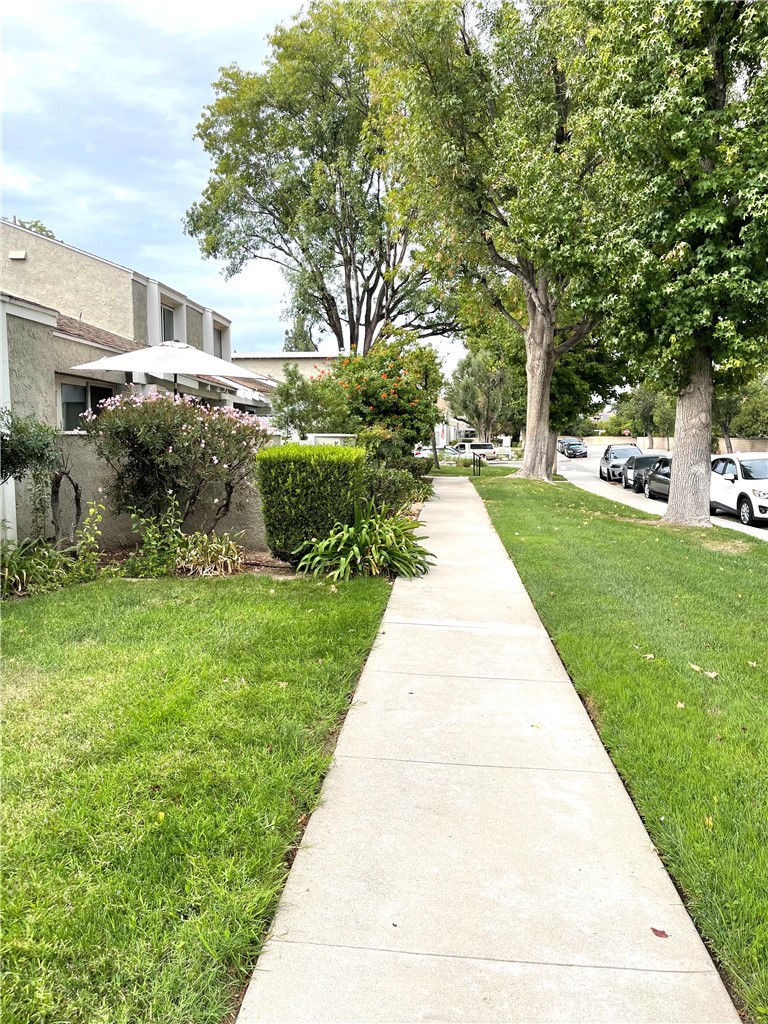 home offers immediate guest curbside parking