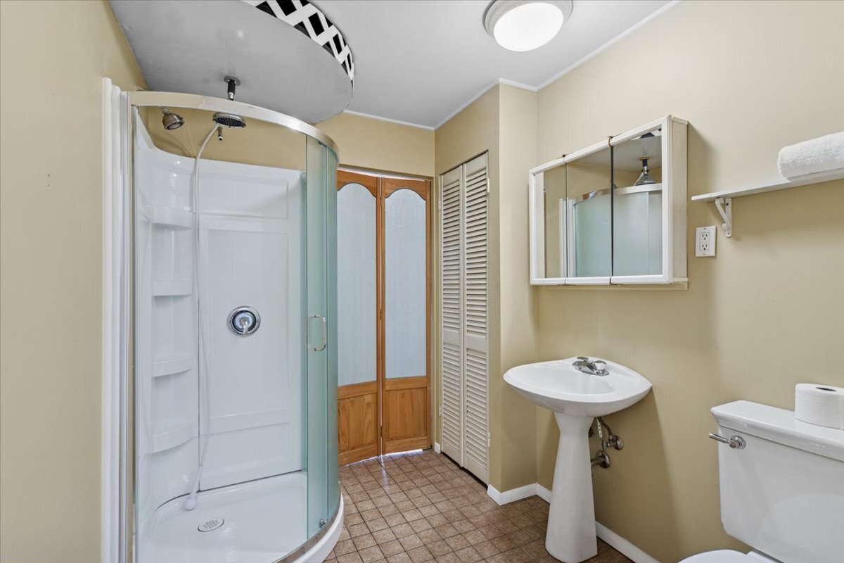 11333 72nd Street Burr Ridge, IL 60527 - Photo 13 of 32 a bathroom with a sink toilet and shower