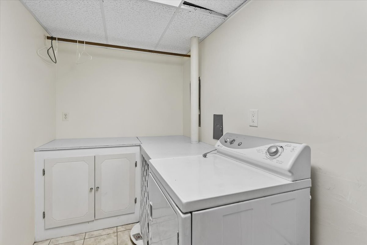 11333 72nd Street Burr Ridge, IL 60527 - Photo 19 of 32 a utility room with dryer and washer