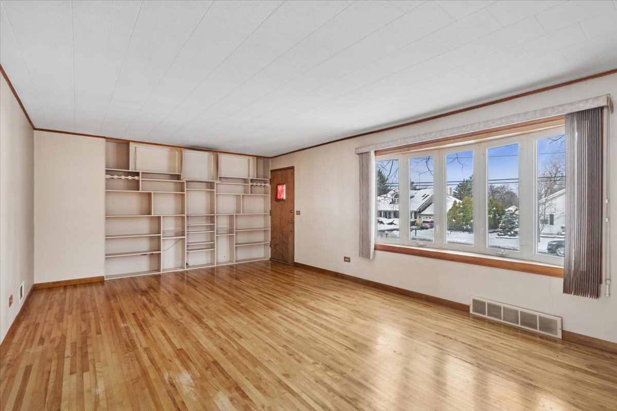 11333 72nd Street Burr Ridge, IL 60527 - Photo 2 of 32 a view of empty room with wooden floor and fan