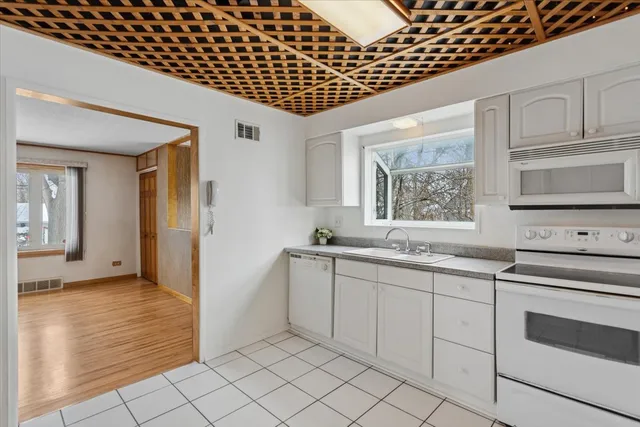 $450,000 | 11333 72nd Street, Burr Ridge, IL 60527