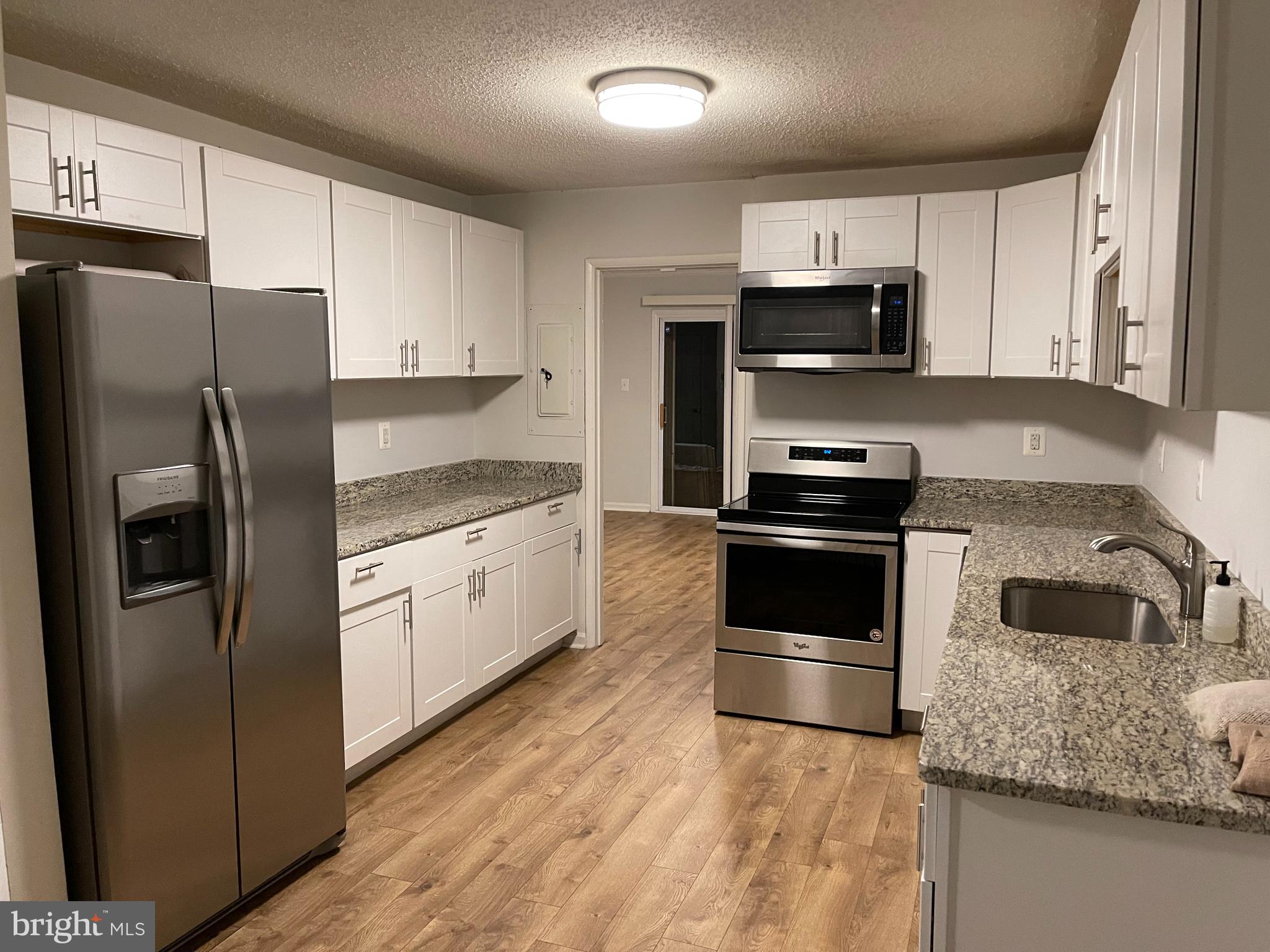 2314 Southgate Square Reston, VA 20191 - Photo 11 of 39 Newer Stainless Steel Applainces