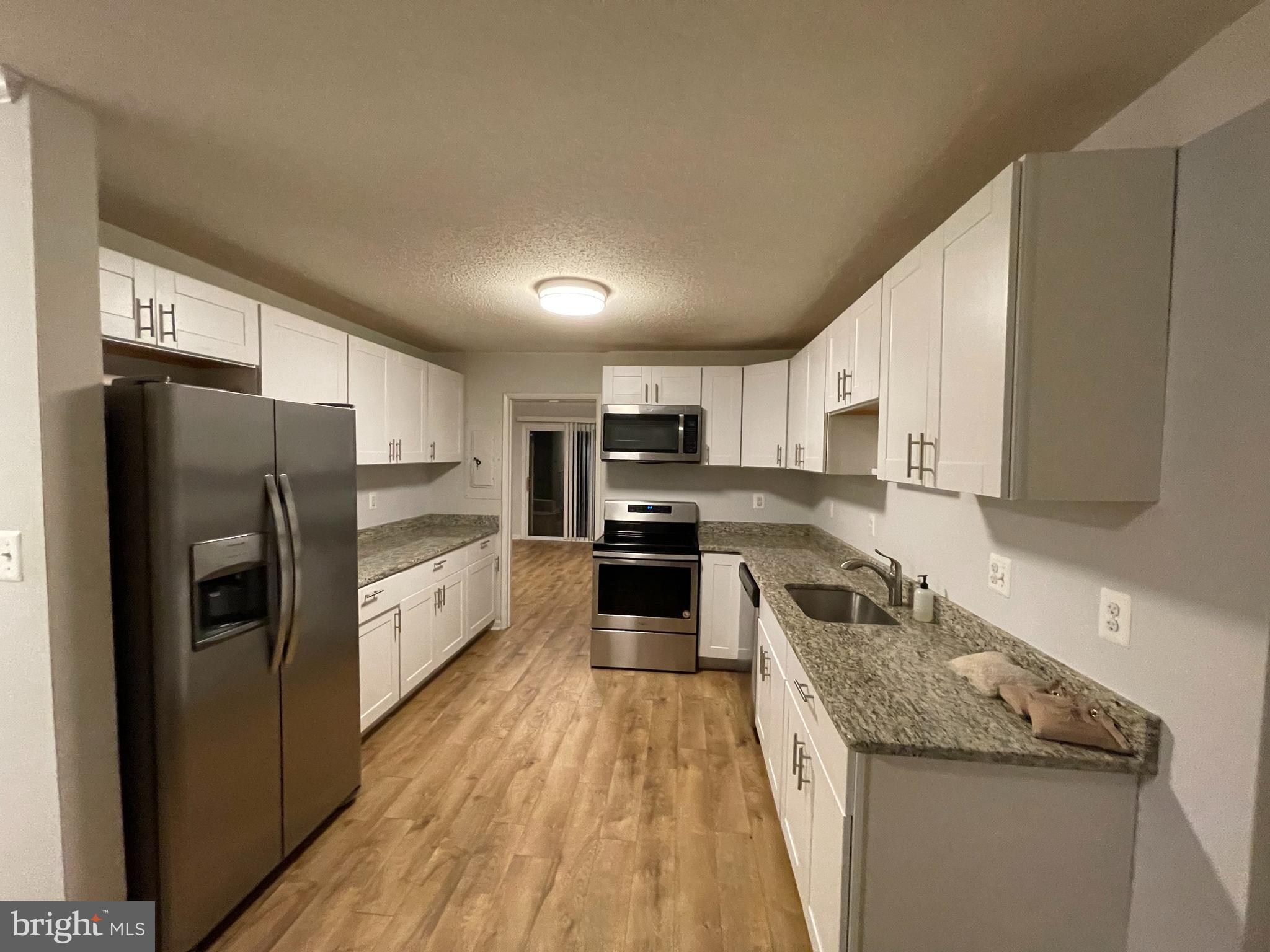 2314 Southgate Square Reston, VA 20191 - Photo 13 of 39 Granite Countertops