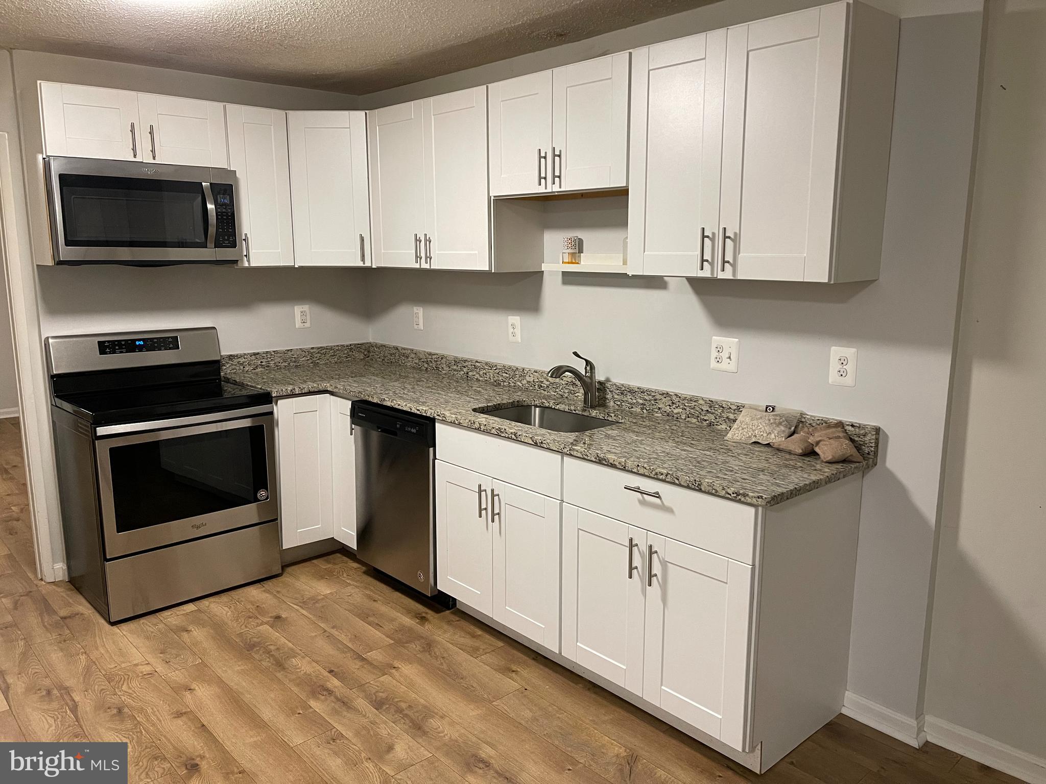 2314 Southgate Square Reston, VA 20191 - Photo 17 of 39 Newer White Modern Cabinets