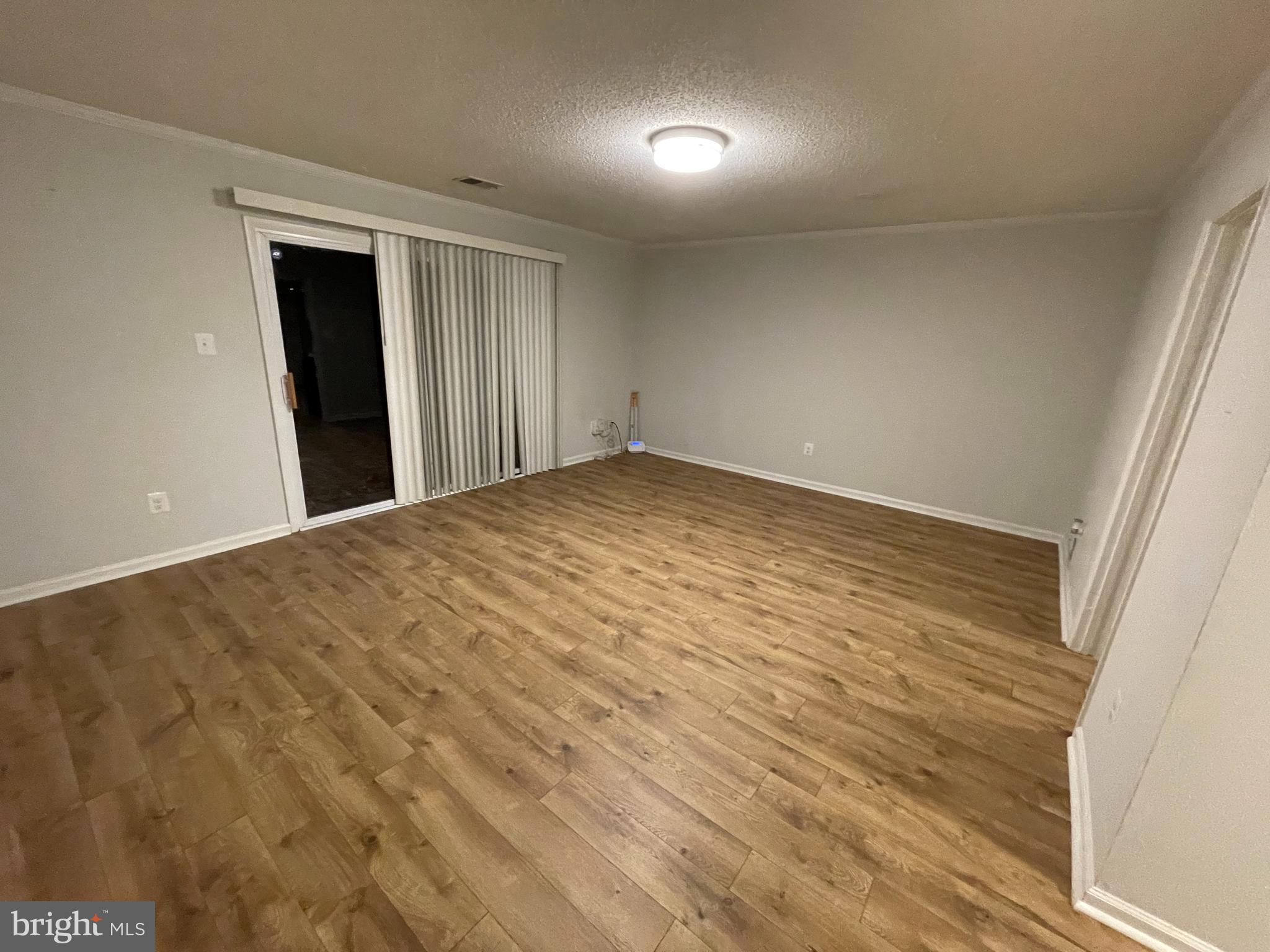 2314 Southgate Square Reston, VA 20191 - Photo 18 of 39 Spacious Living Area
