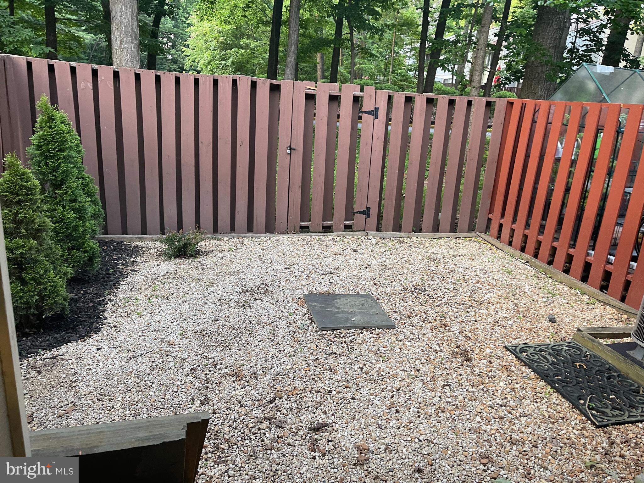 2314 Southgate Square Reston, VA 20191 - Photo 38 of 39 Ample Private Backyard