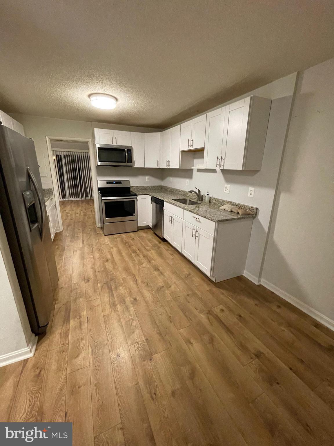 2314 Southgate Square Reston, VA 20191 - Photo 8 of 39 Spacious Bright Kitchen
