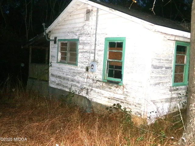 a view of house with backyard