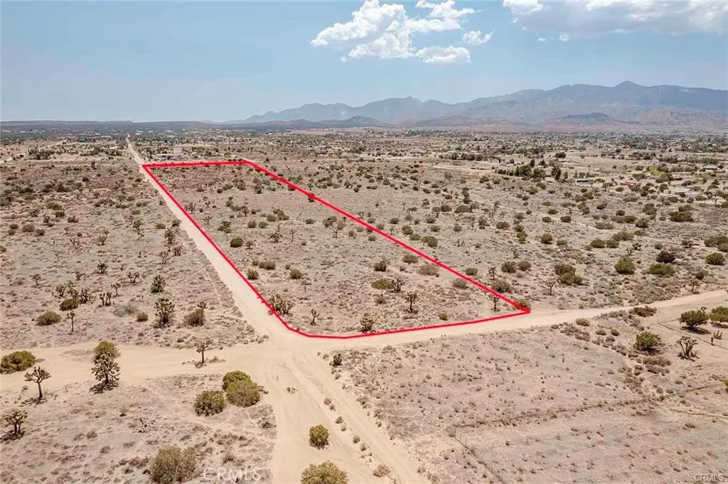 0 Phelan Hesperia, CA 92345 - Photo 5 of 6 a view of a sky