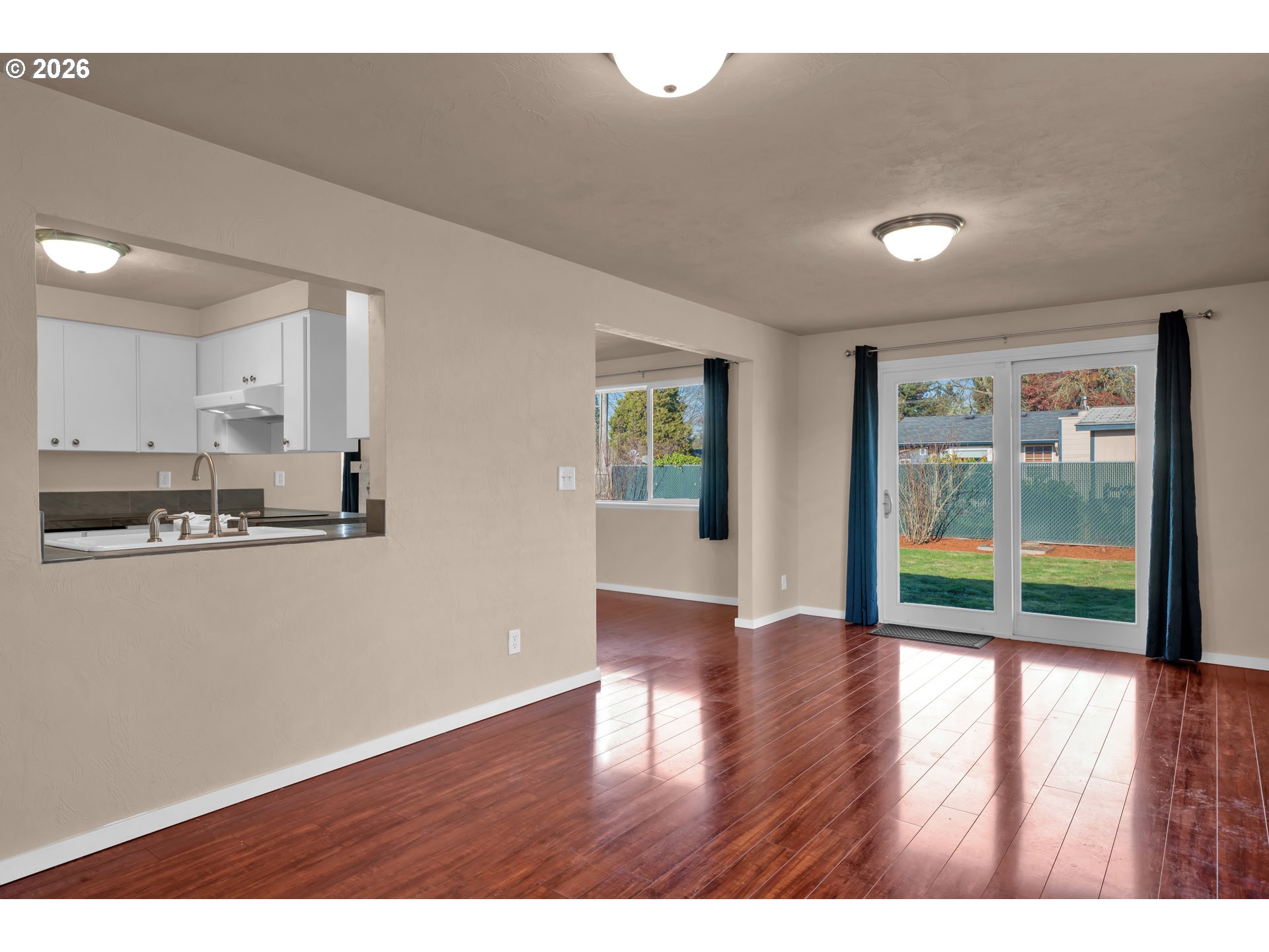 596 Pinedale Avenue Springfield, OR 97477 - Photo 13 of 41 Family Room