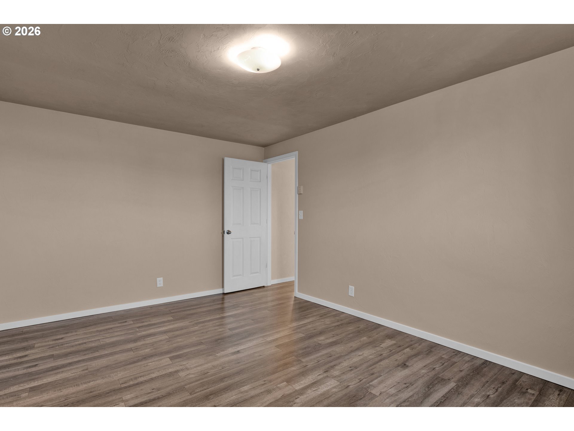 596 Pinedale Avenue Springfield, OR 97477 - Photo 15 of 41 Primary Bedroom
