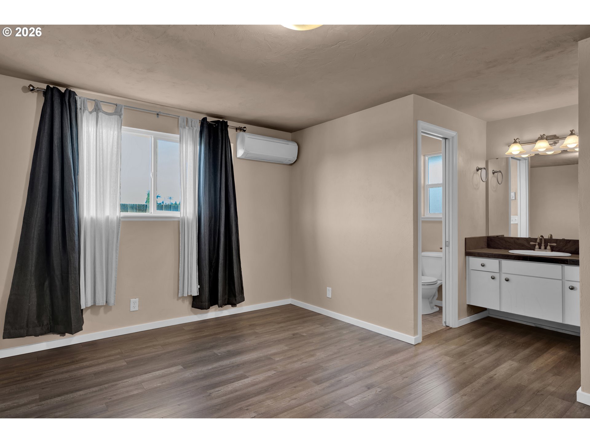 596 Pinedale Avenue Springfield, OR 97477 - Photo 16 of 41 Primary Bedroom