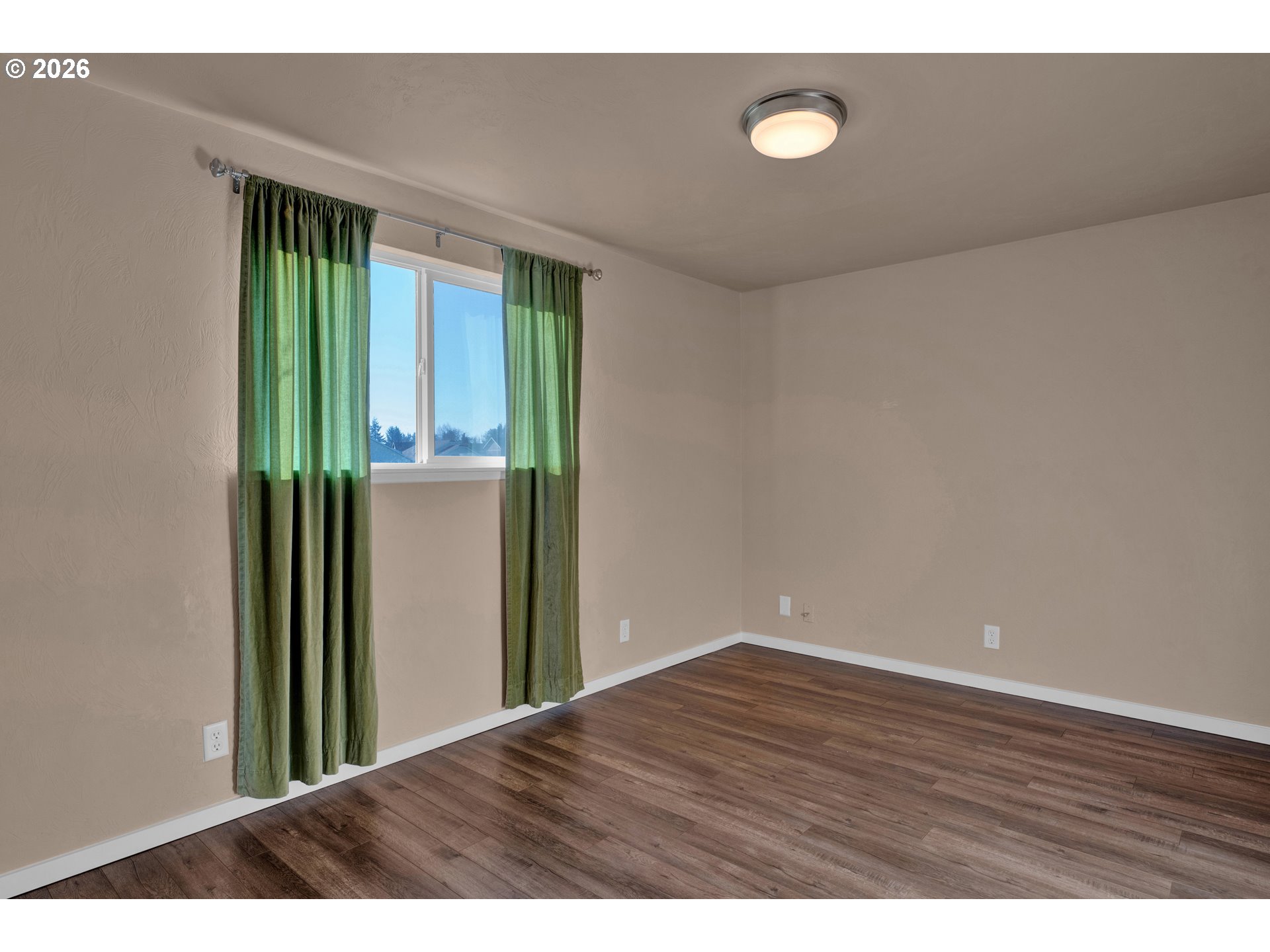 596 Pinedale Avenue Springfield, OR 97477 - Photo 26 of 41 Bedroom