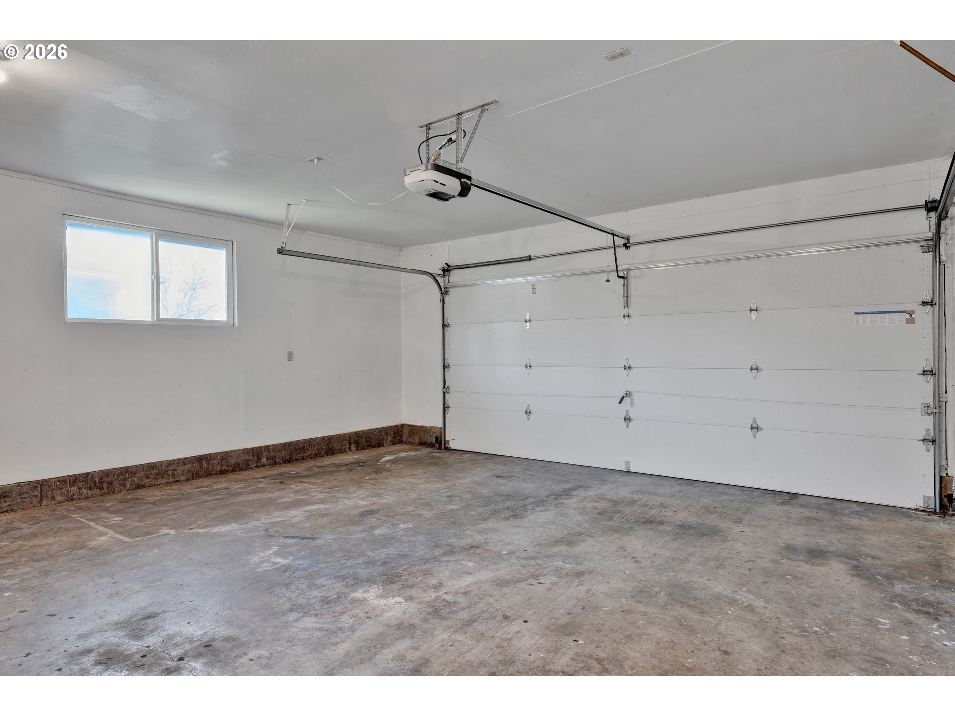 596 Pinedale Avenue Springfield, OR 97477 - Photo 27 of 41 Garage