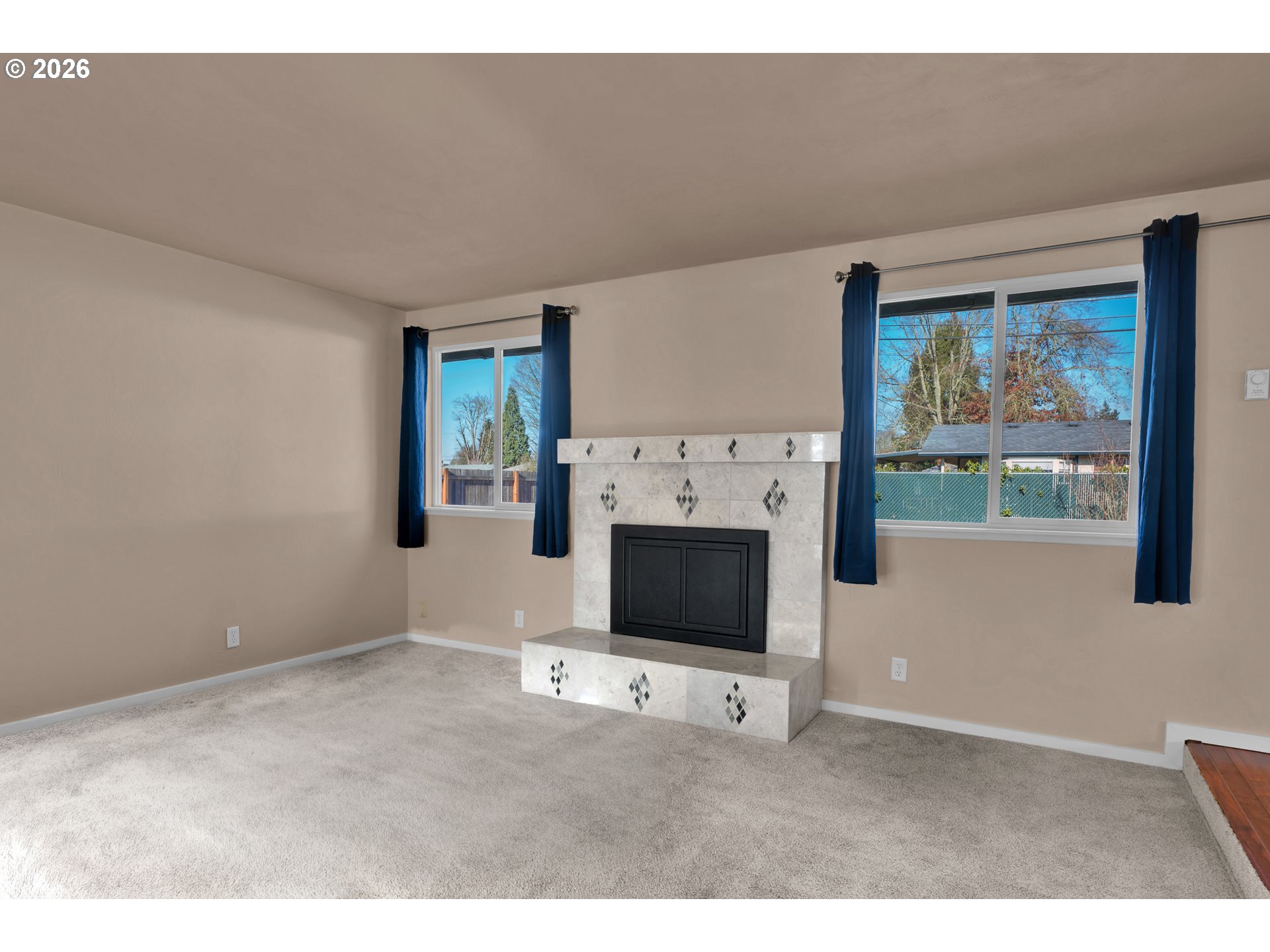 596 Pinedale Avenue Springfield, OR 97477 - Photo 6 of 41 Living Room